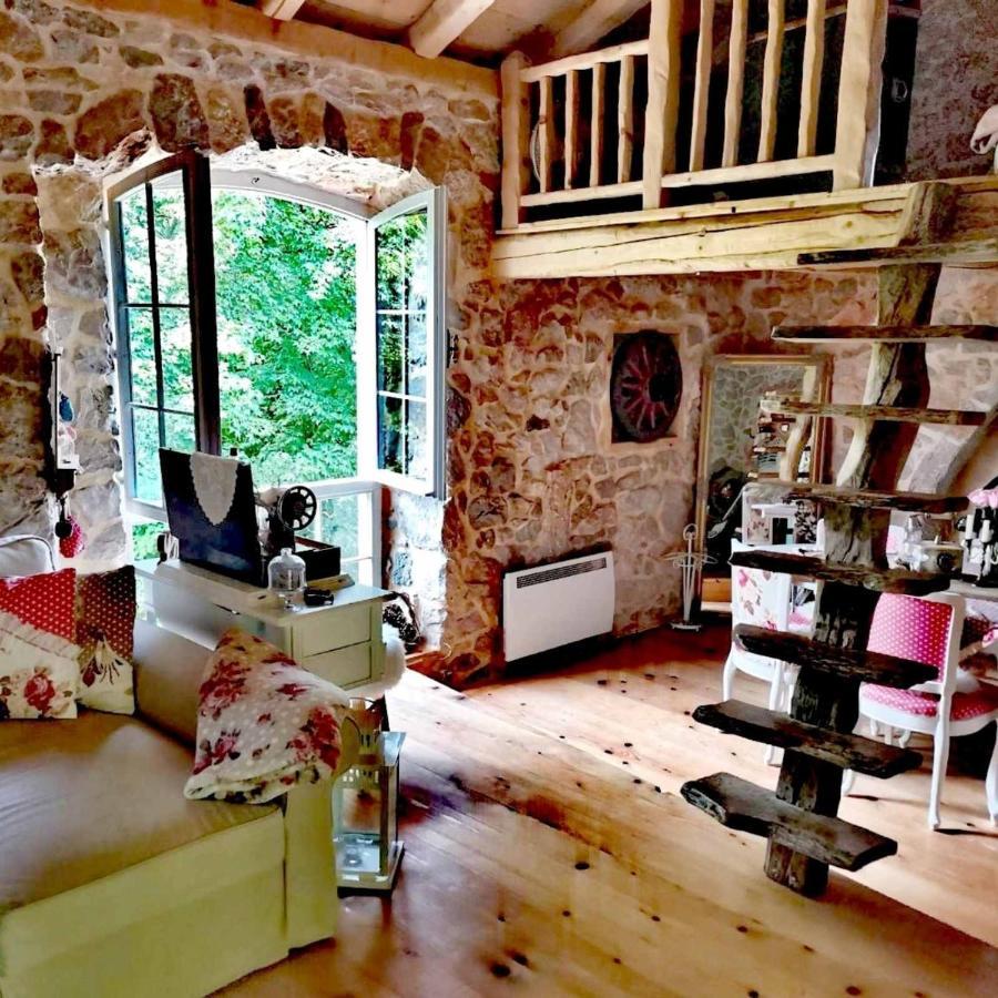 Villa Festina Lente - Cosy & Authentic Villa With Private Heated Pool Dobrinj Kültér fotó