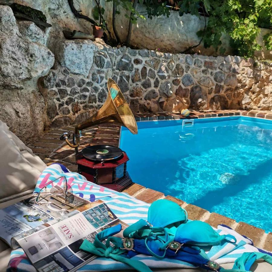 Villa Festina Lente - Cosy & Authentic Villa With Private Heated Pool Dobrinj Kültér fotó