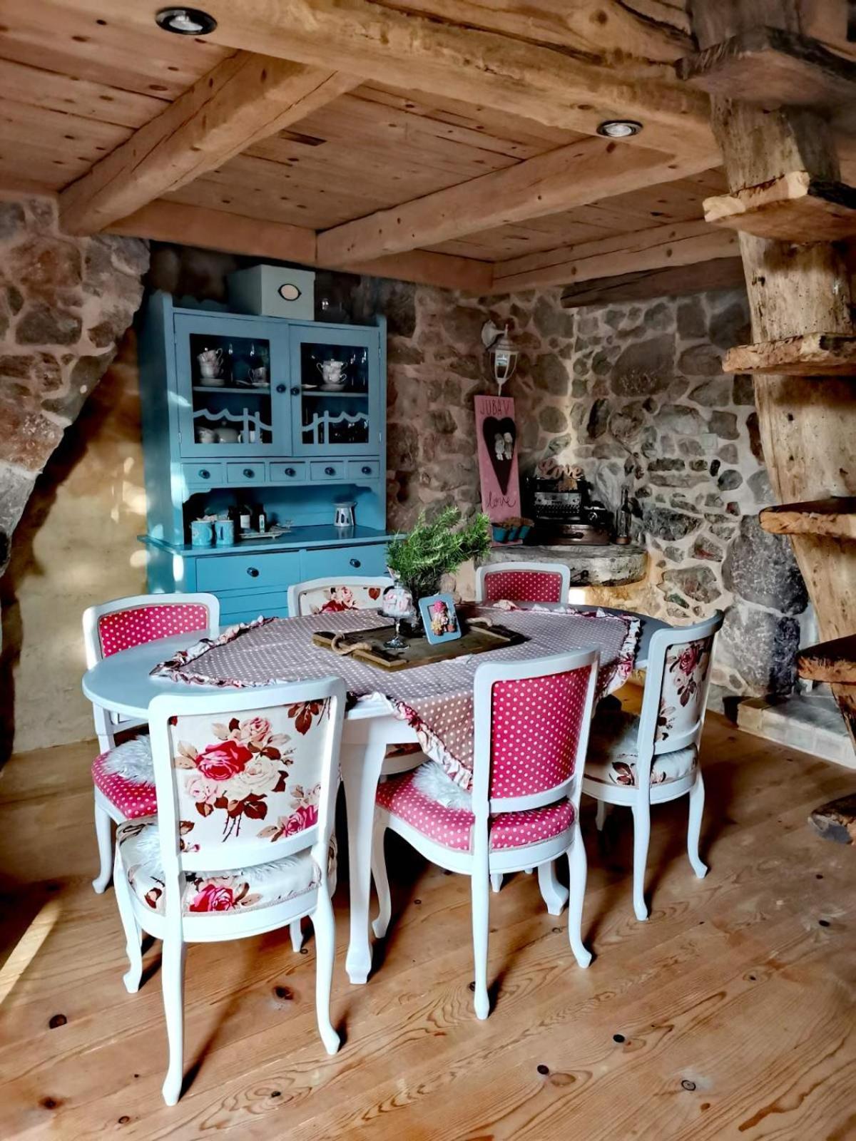 Villa Festina Lente - Cosy & Authentic Villa With Private Heated Pool Dobrinj Kültér fotó