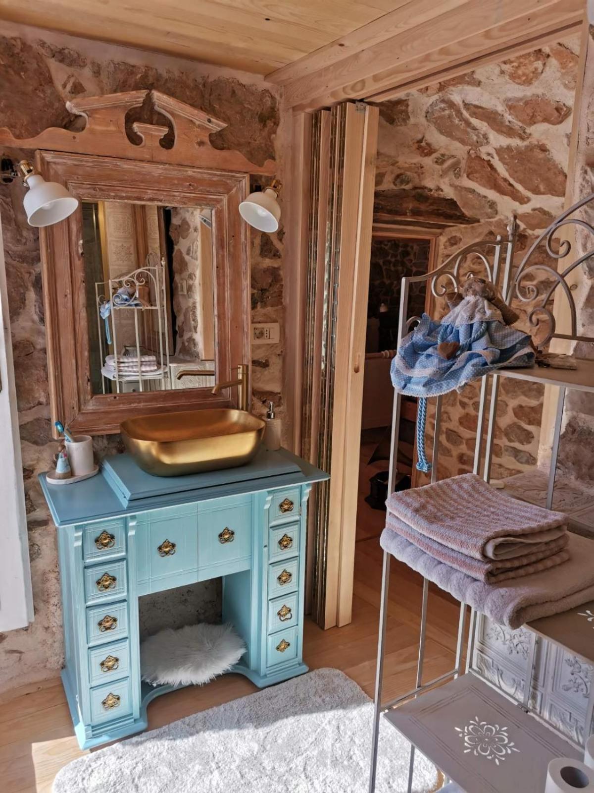 Villa Festina Lente - Cosy & Authentic Villa With Private Heated Pool Dobrinj Kültér fotó