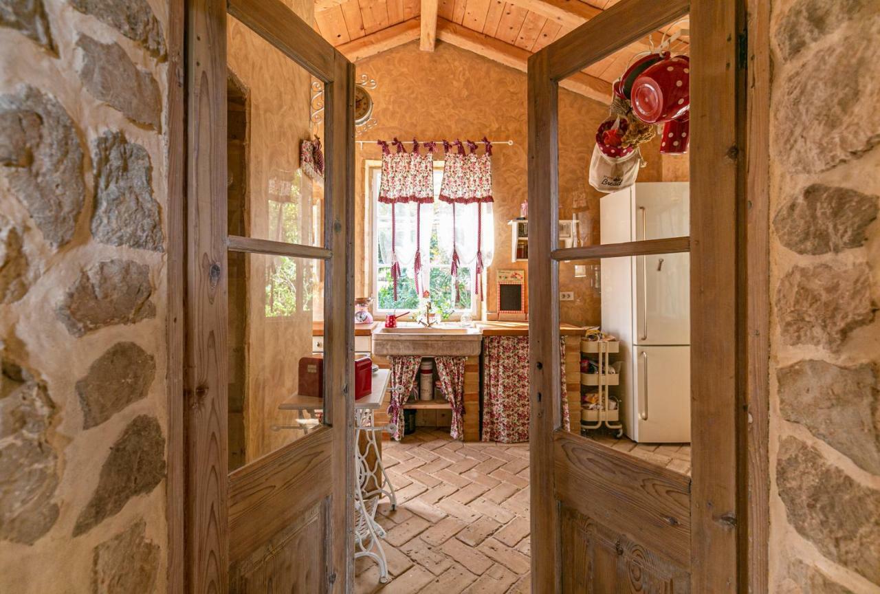 Villa Festina Lente - Cosy & Authentic Villa With Private Heated Pool Dobrinj Kültér fotó